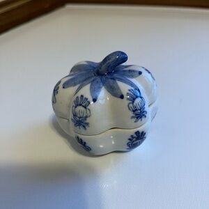 Vintage China Pottery White and Blue floral design trinket box pumpkin/apple